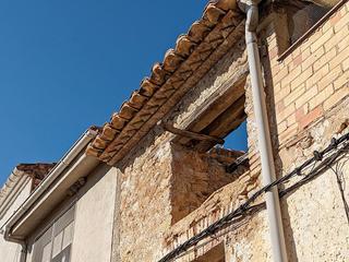 Maison à Carrer del clavell 86. Ocasión, casa de pueblo para reformar, originalmente de tres pla
