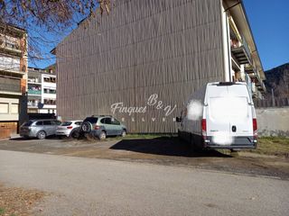Finca rústica a Calle dr. pascual i oms 1. Terreny edificable al centre del poble
