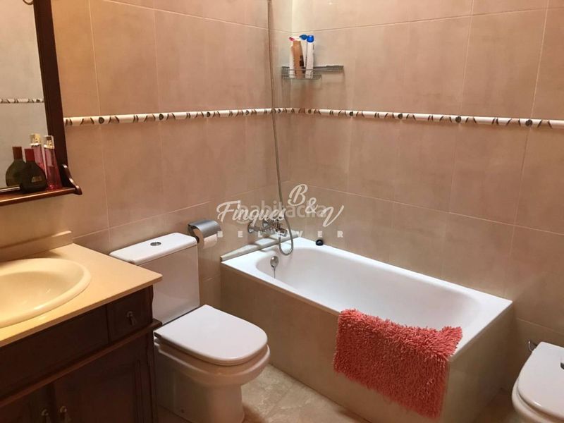 Foto c078a514-3a1c-4789-b540-c292dd2d2b62. Rent house in calle cerdanya 1 in Montellà i Martinet