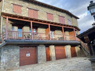 Rent House  De l´esglesia. Alquiler de casa en ger 1 residencia