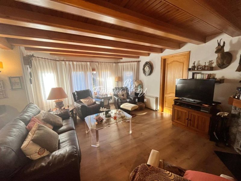 Foto bed5bd3b-28e6-4406-9e8d-864443c47b1d. Casa amb calefacció aparcament a Llívia