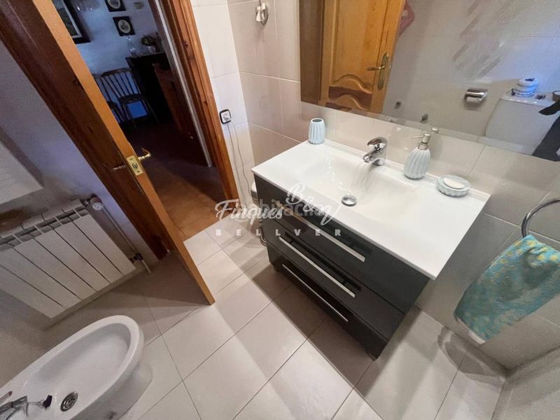 Foto f46ad0ae-d4ba-4320-b2d6-f23672f059a4. Casa amb calefacció aparcament a Llívia