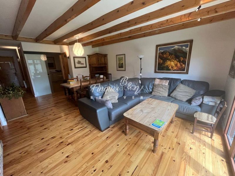 Foto 98a4d0c6-c295-472c-b9e4-d54db573d72a. Semi detached house with heating parking in Bellver de Cerdanya
