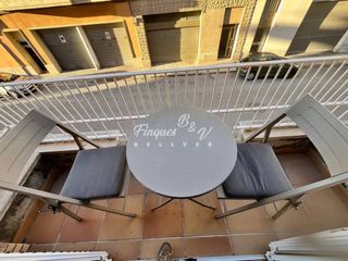 Pis  Calle navarra. Venta de piso con balcón en manresa, plaça de catalunya