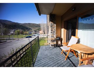 Apartamento  Calle josep zulueta 0. Elegancia, confort y vistas privilegiadas en bellver de cerdanya