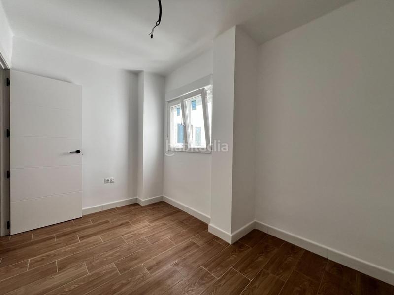 Foto 12d8d558-9d3b-4181-816b-a9c8b46644b4. Piso en calle de aristóteles un pisazo ideal para vivir o para invertir en una zona inmejorable. en Granada