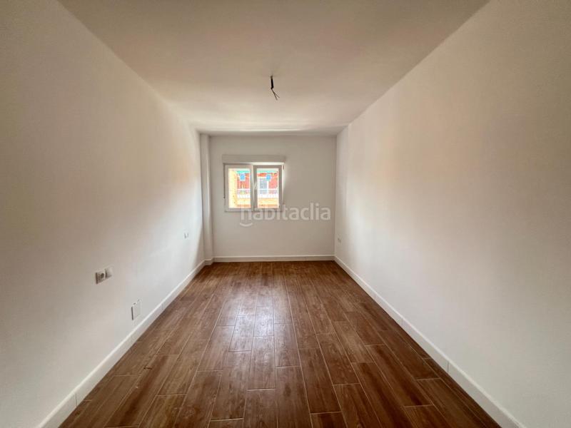 Foto 48333426-e869-4026-a7df-768134dc2763. Piso en calle de aristóteles un pisazo ideal para vivir o para invertir en una zona inmejorable. en Granada