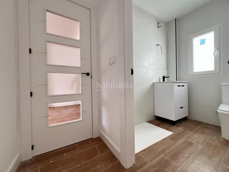 Foto 5e3864af-4a82-4fad-8e08-4792411e0d73. Piso en calle de aristóteles un pisazo ideal para vivir o para invertir en una zona inmejorable. en Granada