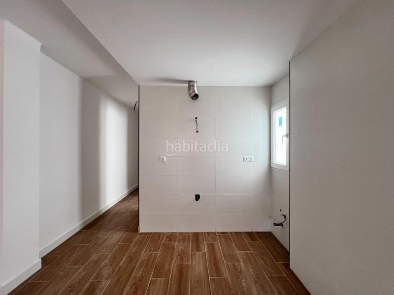 Foto 6ab352f2-a459-4041-a2db-20625df34e80. Piso en calle de aristóteles un pisazo ideal para vivir o para invertir en una zona inmejorable. en Granada