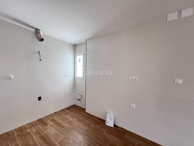Foto 86c7e72b-a87b-42c8-876b-b9e5fa0d921e. Piso en calle de aristóteles un pisazo ideal para vivir o para invertir en una zona inmejorable. en Granada