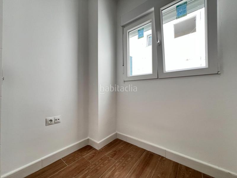 Foto 874a9436-2a73-4bbb-adf6-0ea332c1493c. Piso en calle de aristóteles un pisazo ideal para vivir o para invertir en una zona inmejorable. en Granada