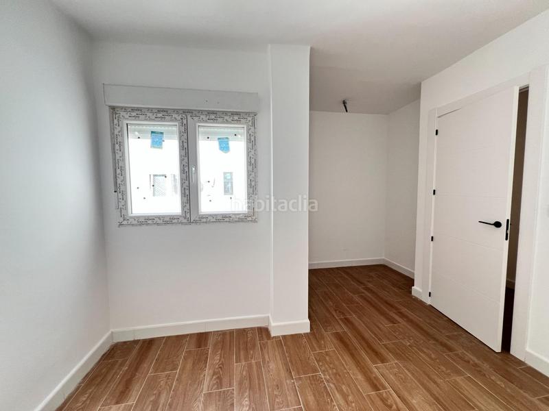 Foto e54ebd25-dc8a-4ba2-beca-7ec50524b242. Piso en calle de aristóteles un pisazo ideal para vivir o para invertir en una zona inmejorable. en Granada