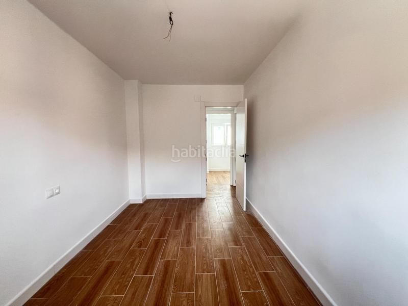Foto f63c7bd5-bfe2-46e1-b354-e62c66bfa041. Piso en calle de aristóteles un pisazo ideal para vivir o para invertir en una zona inmejorable. en Granada