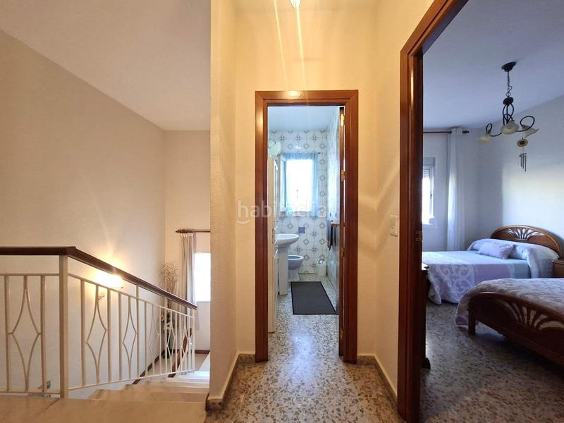 Foto d2a4d753-2704-49ee-9f9c-3ede2da4ad4b. Casa adossada a calle jerez 2 a Avda. De los Ogíjares Armilla