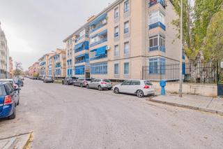 Appartement  Calle rosa chacel 11. Elegante piso en parque nueva granada  ideal para familias