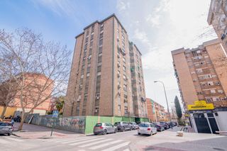 Piso en Calle henriquez de jorquera 2. Descubre tu nuevo hogar en granada!