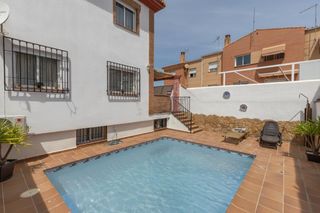 Casa bifamiliare  Calle del estanque. Chalet en gojar