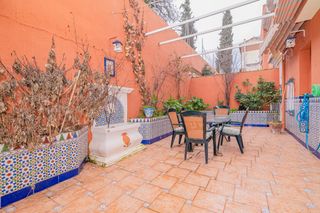 Casa adossada a Calle el dornajo 6. Casa en bola de oro