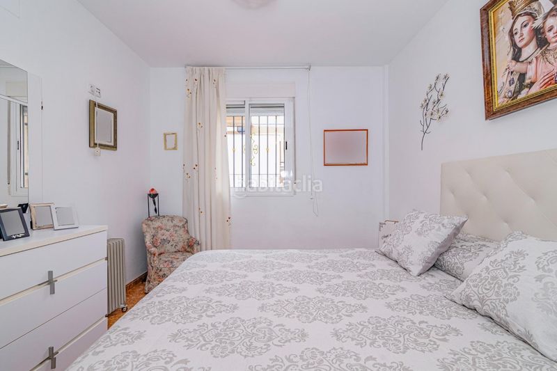 Foto d5b25993-cbfd-4bdd-86f9-ff1398053312. Casa pareada en carretera illora 35 casa familiar con gran patio, placas solares y cochera doble en alomartes. en Íllora