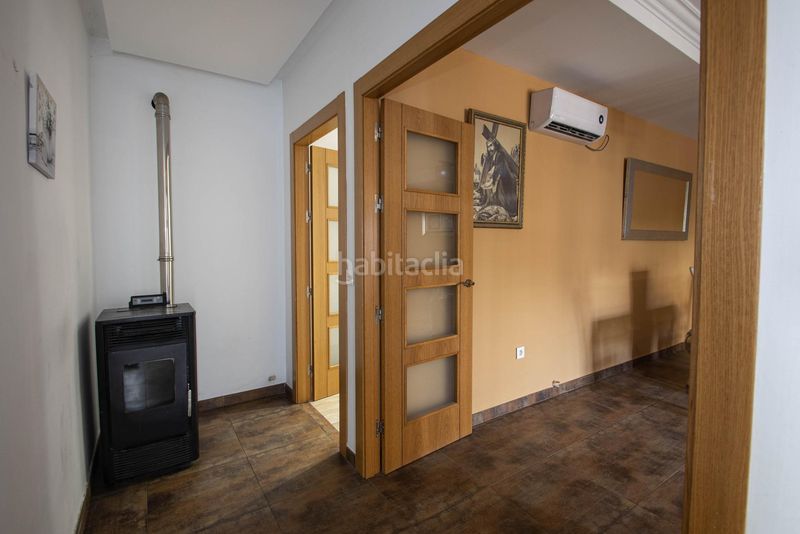 Foto 46f435e4-3717-4392-9b81-8934b1dd32ff. Casa adossada a calle cordoba a Güevéjar