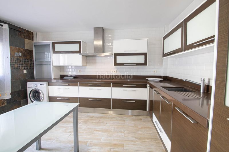 Foto cb17c945-f3d6-41b8-aa92-b00d7295a259. Casa adossada a calle cordoba a Güevéjar