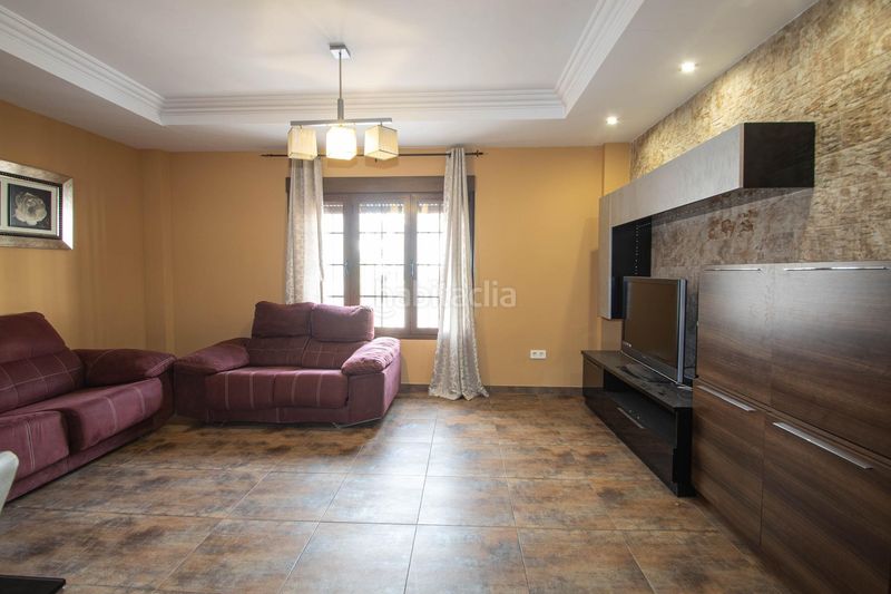 Foto f5374754-18d3-48a8-89f2-dc160a636f27. Casa adossada a calle cordoba a Güevéjar