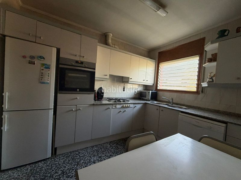 Foto 5ed643c9-0892-4fe9-b090-fd9c3f76935b. Casa amb xemeneia aparcament a Vallirana