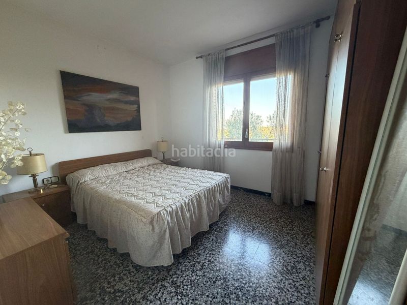 Foto f2628ef1-9e52-45b1-9cb2-c3c4dd1b0dc6. Casa amb xemeneia aparcament a Vallirana