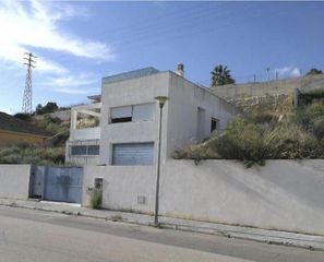 Casa  De la vía láctea. Casa  chalet independiente en els massos de comarruga