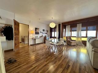 Casa in El Tancat-Mas d´en Gual. Casa con patio, garaje y almacén en el vendrell