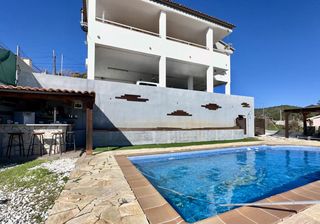 Casa en Bisbal del Pened�s (La). Casa con �reas independientes y gran piscina.