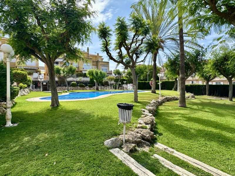 Foto 316bd187-ec71-4e99-ac32-fc5bac51c358. Casa aparellada amb aparcament piscina a Altafulla