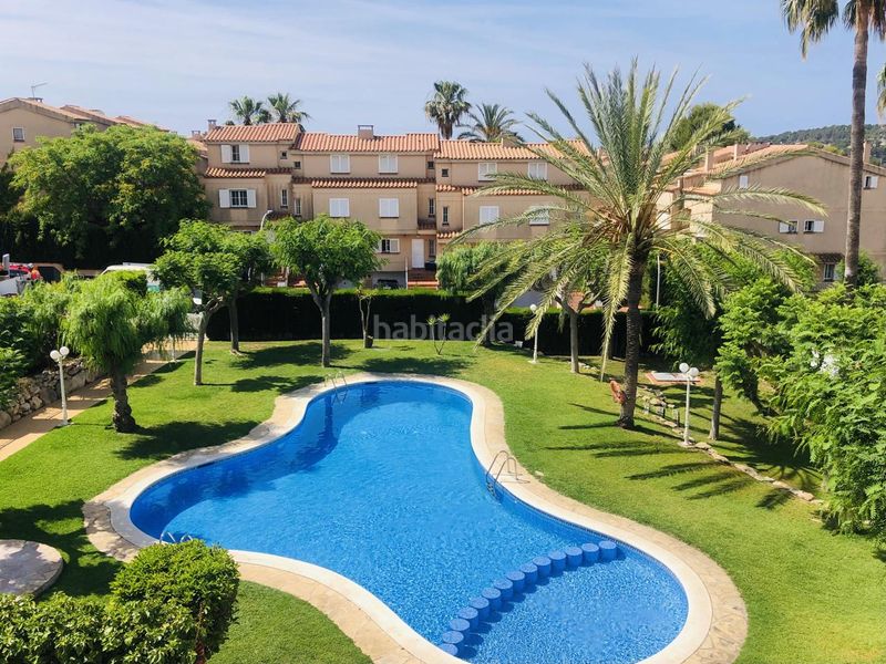Foto ec1f593a-8722-4583-998c-e01028ab4ff2. Casa aparellada amb aparcament piscina a Altafulla