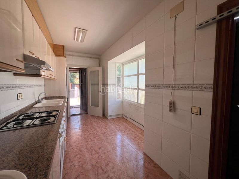 Foto 05d10c83-b080-48f5-80aa-1c27f10ec18e. Casa con parcheggio in Cunit residencial Cunit