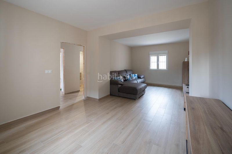 Foto 79458b80-acbd-4704-9985-7bbf772cd0a1. Casa amb aparcament a Dílar