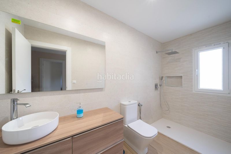 Foto b509bd9d-56f5-4037-a60c-970c41ba0d55. Casa amb aparcament a Dílar