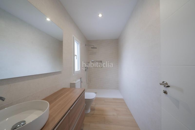 Foto bf80e4b0-c318-4264-b823-19df79625a28. Casa amb aparcament a Dílar