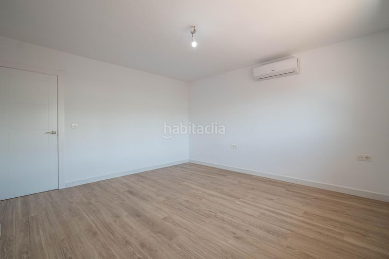 Foto f97c5ec5-f59a-41b1-88d0-e85eab9e48af. Àtic amb calefacció a San Francisco Javier Granada