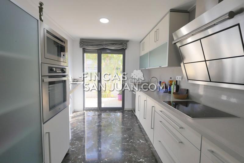 Foto 73842d20-0f48-40e5-a118-f5c6debf07a1. Xalet amb calefacció aparcament piscina a Salafranca-Lloixa San Juan de Alicante