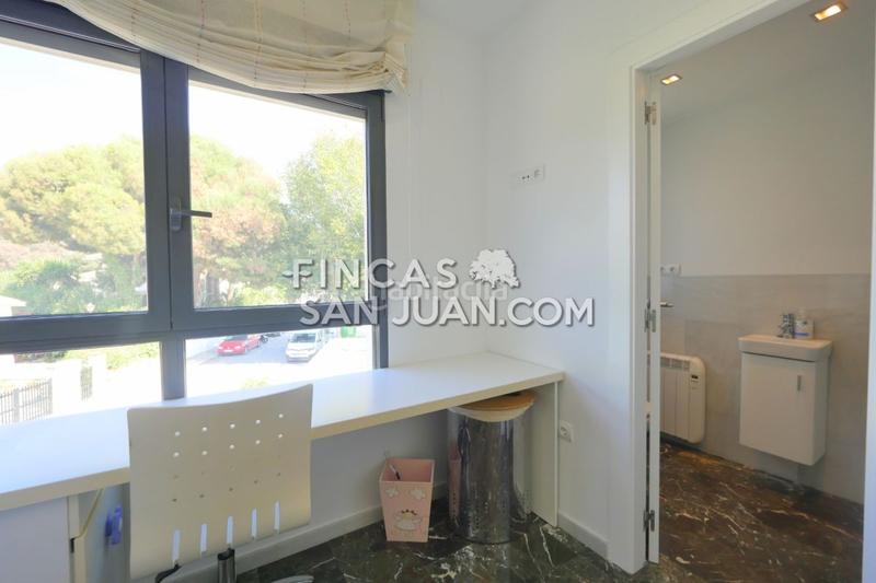 Foto cebcbd01-45c6-42ea-830b-9c93fe0bf35c. Xalet amb calefacció aparcament piscina a Salafranca-Lloixa San Juan de Alicante