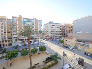 Lloguer Pis a Centro. Piso en alquiler en centro, 5 dormitorios.