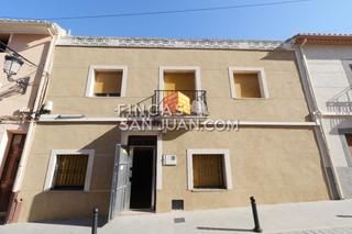 Casa a Pintor juan gabriel barcelo 8. Casa pueblo en venta en salinas, 4 dormitorios.