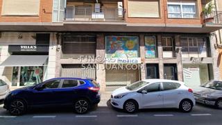 Local commercial à Pintor cabrera 3. Local comercial a la calle en venta en alcoy.