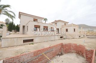 Xalet a Pueblo Acantilado-Lanuza. Chalet en venta en cala la merce, 4 dormitorios.
