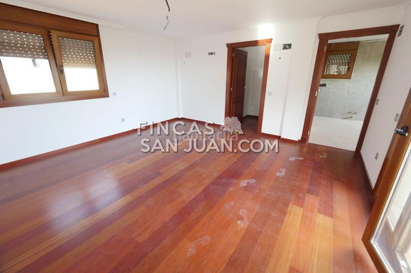 Foto 0386dd9f-f68e-484b-beeb-46463babb737. Xalet amb aparcament piscina a Pueblo Acantilado-Lanuza Campello (el)