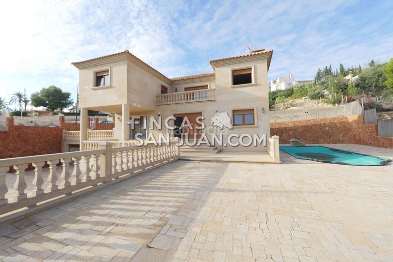 Foto 496309ae-f870-4b97-a56c-b5df90345061. Xalet amb aparcament piscina a Pueblo Acantilado-Lanuza Campello (el)