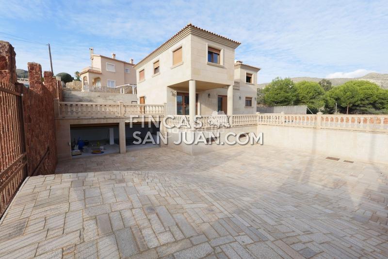 Foto 74f44bbd-caf7-4720-b286-ae4e9fe78eab. Xalet amb aparcament piscina a Pueblo Acantilado-Lanuza Campello (el)