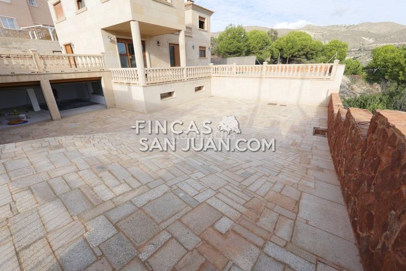 Foto 7edd6c20-6a3f-4c76-aaf2-c8be5761e442. Xalet amb aparcament piscina a Pueblo Acantilado-Lanuza Campello (el)