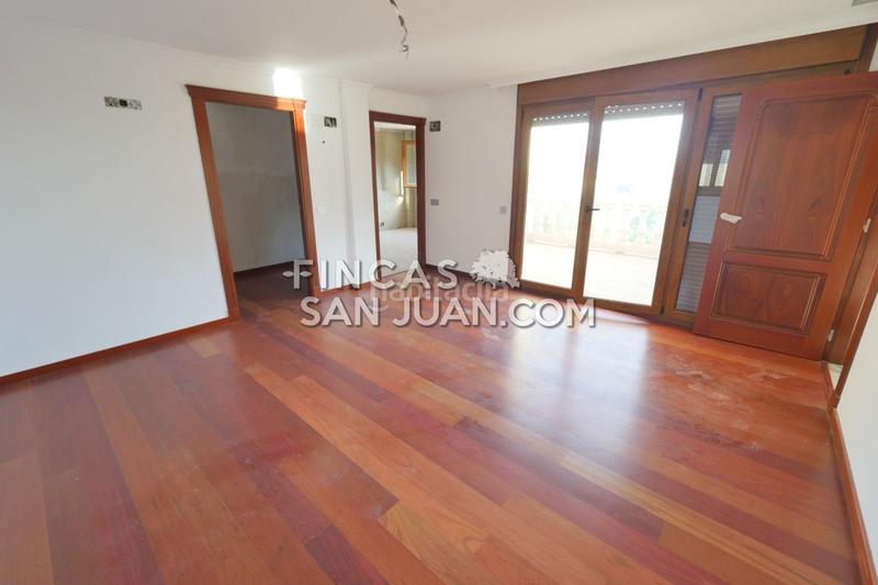 Foto a14a7a47-0f89-40fc-ba06-9070c4f22228. Xalet amb aparcament piscina a Pueblo Acantilado-Lanuza Campello (el)