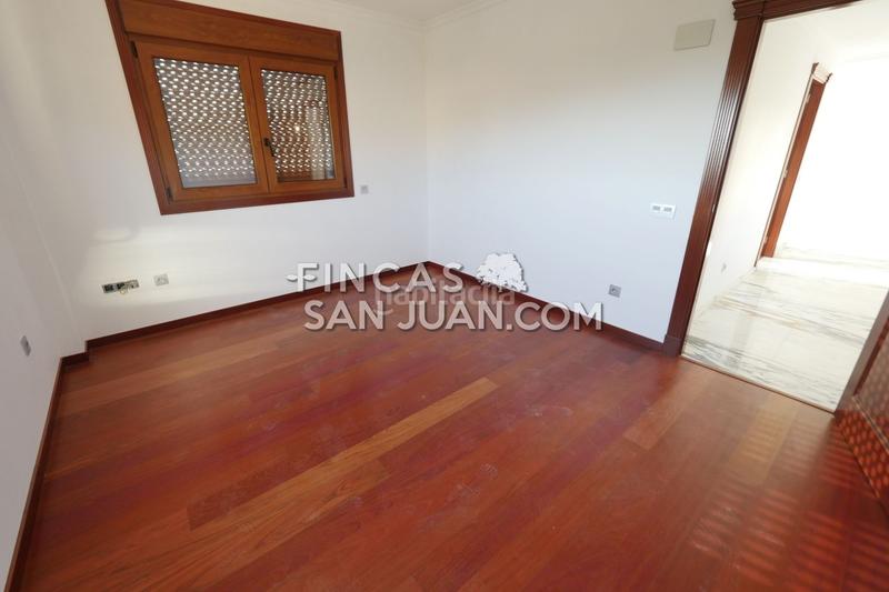 Foto a2697210-03fa-47fb-9bc3-7bd6f98bfbad. Xalet amb aparcament piscina a Pueblo Acantilado-Lanuza Campello (el)